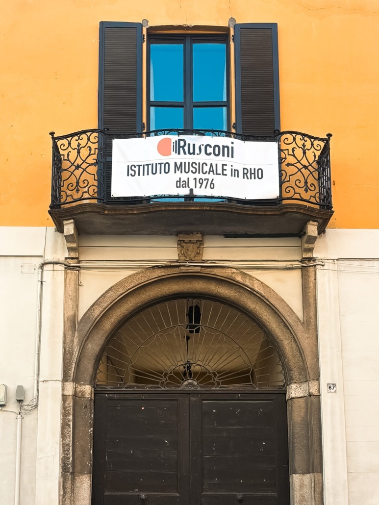 La facciata di Casa Magnaghi, sede del Rusconi, in via Madonna 67 a Rho