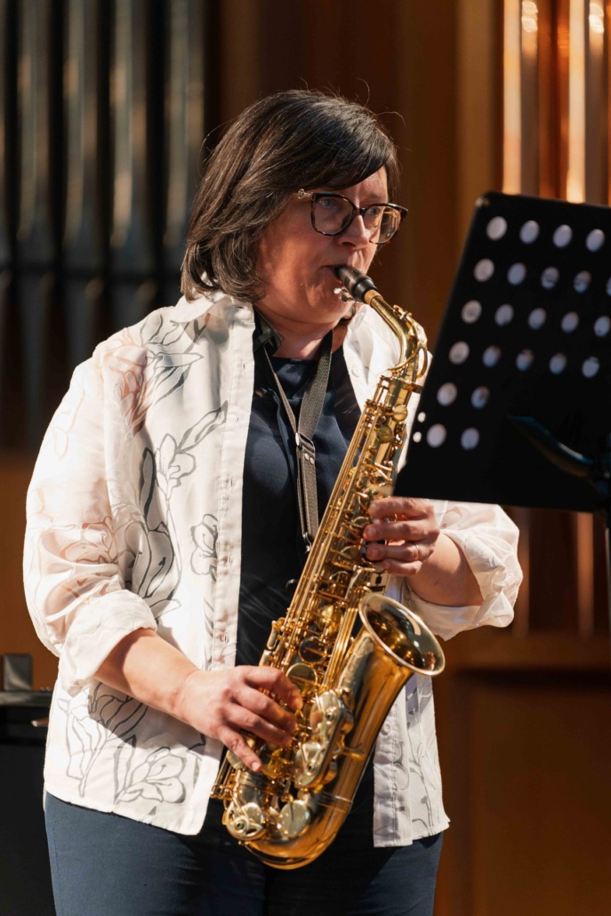 261002_fb-sax Un’allieva al saxofono